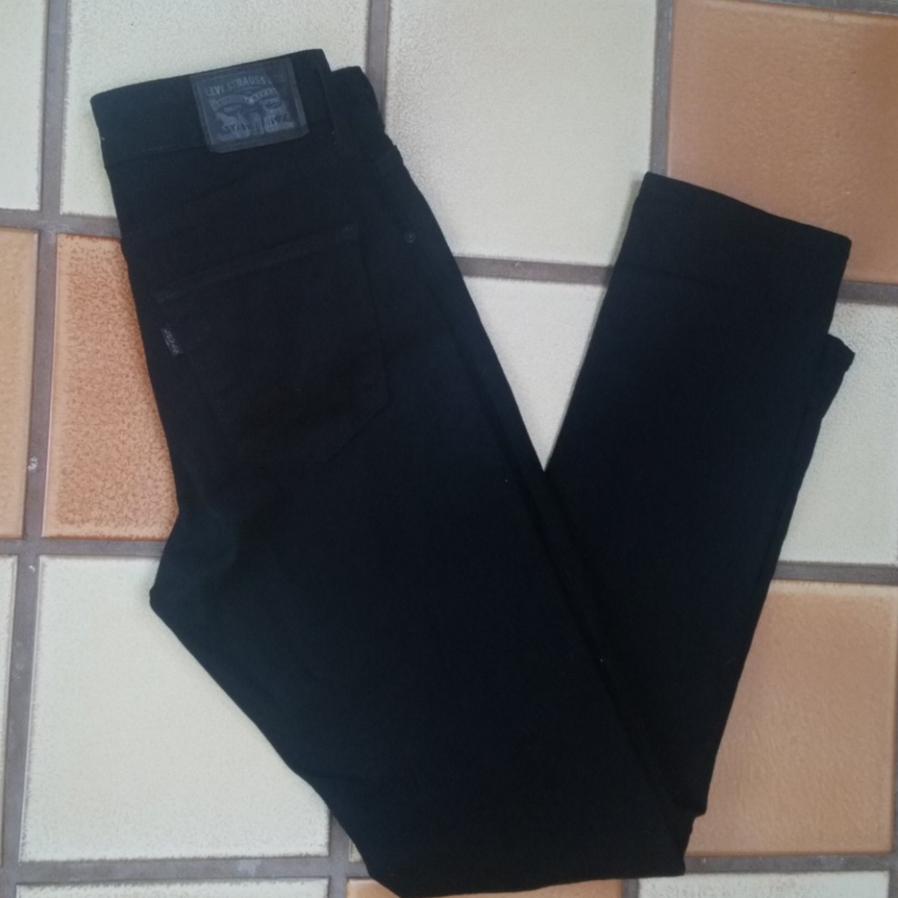 Levi's Black Mid Rise Jeans 4 P🖤